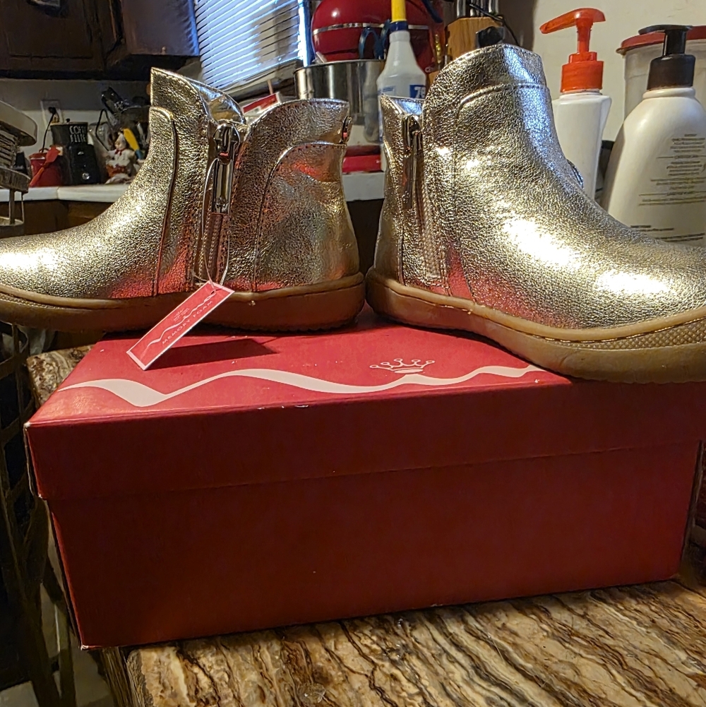 Bally Metallic Gold Leather Footwear